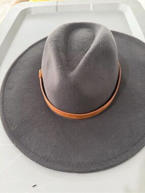 Classic Wide-Brim Felt Fedora with Brown Band - Charcoal